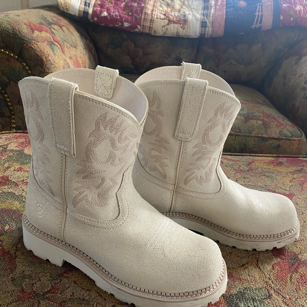 Ariat Cream Lace-Up Western Boots